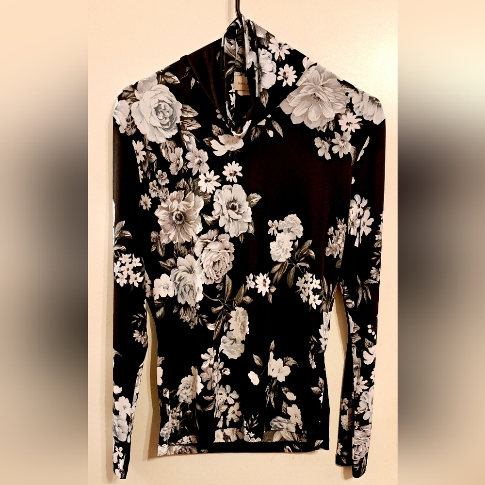 Diana Belle XL black and white floral soft and elegant blouse